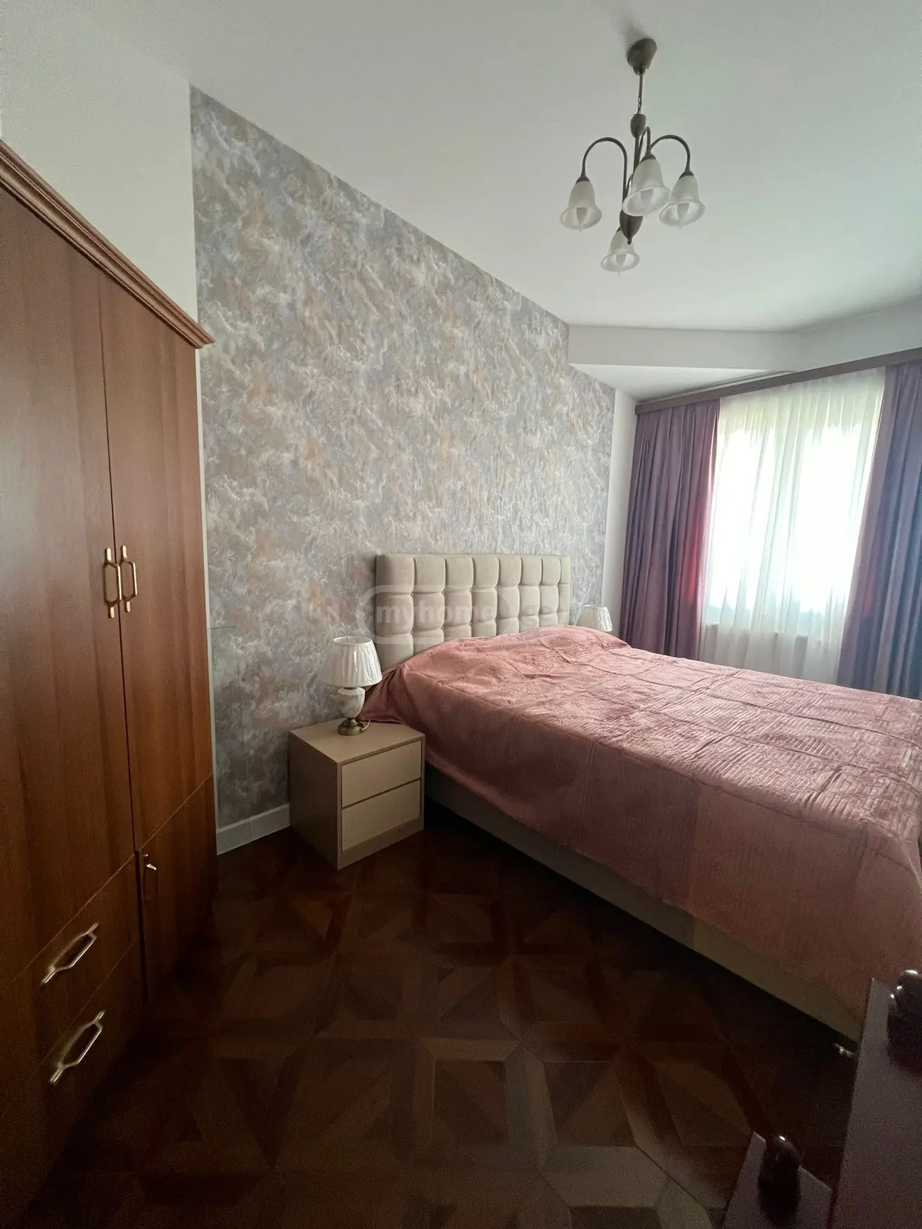  ქირავდება 3 ოთახიანი  ბინა საბურთალოზე  ვაჟა-ფშაველას გამზირზე 