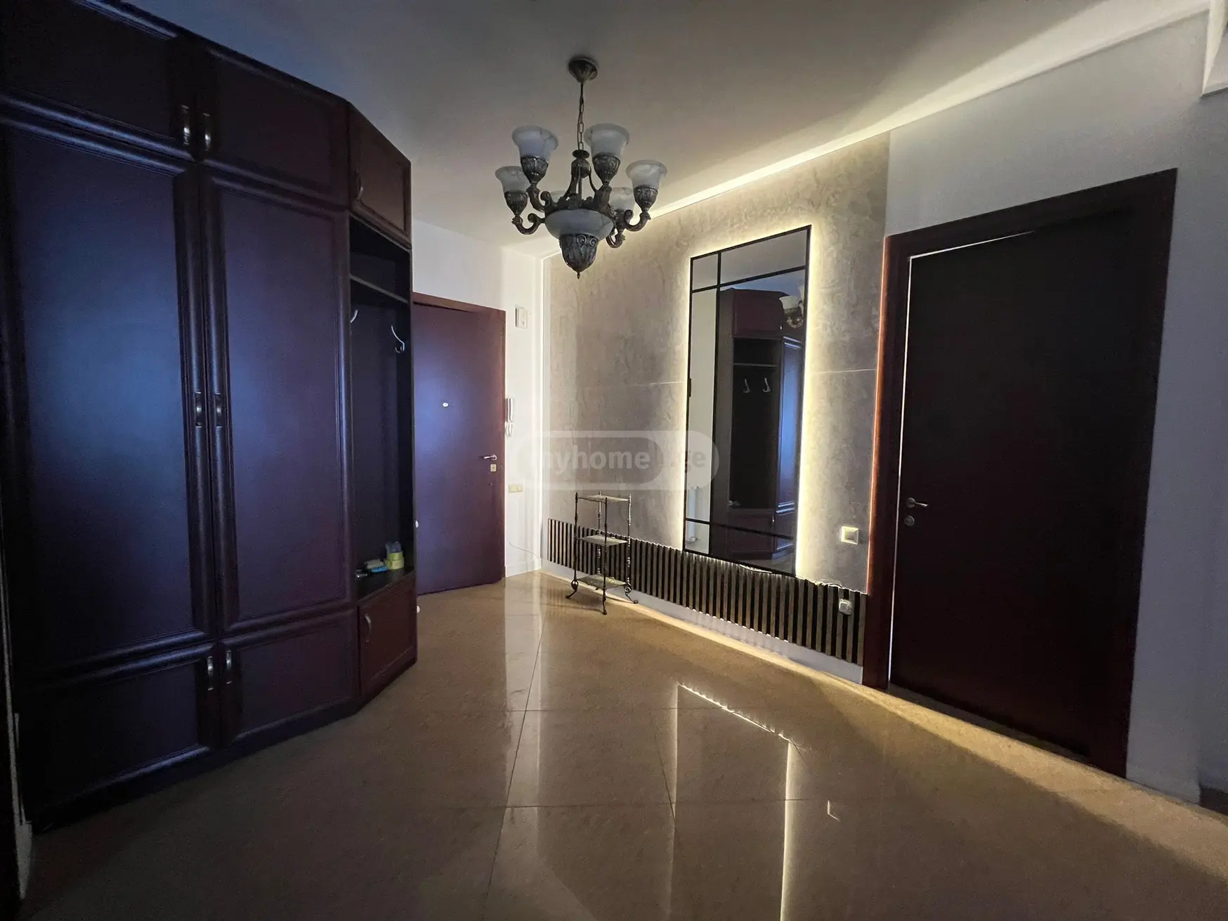  ქირავდება 3 ოთახიანი  ბინა საბურთალოზე  ვაჟა-ფშაველას გამზირზე 