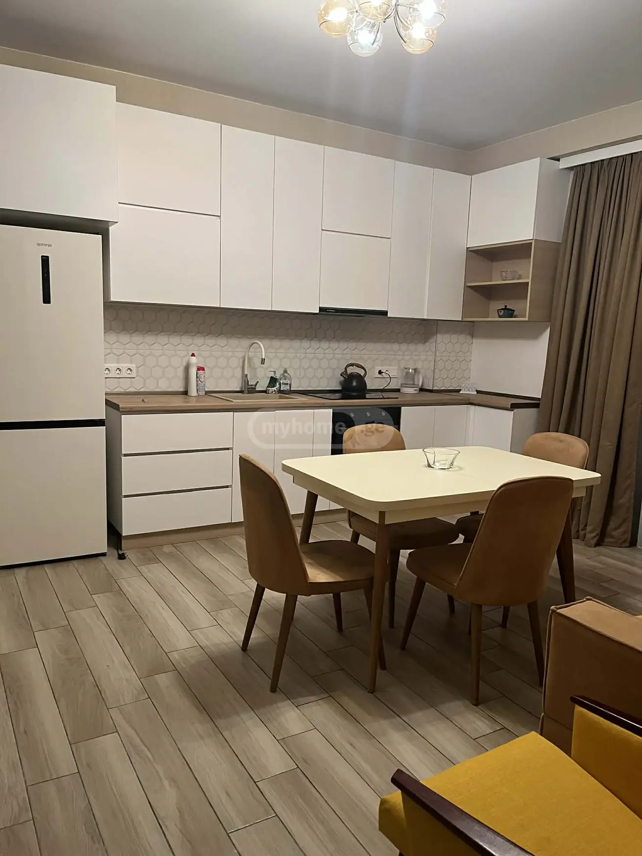  ქირავდება 3 ოთახიანი  ბინა საბურთალოზე  ანა პოლიტკოვსკაიას ქუჩაზე 