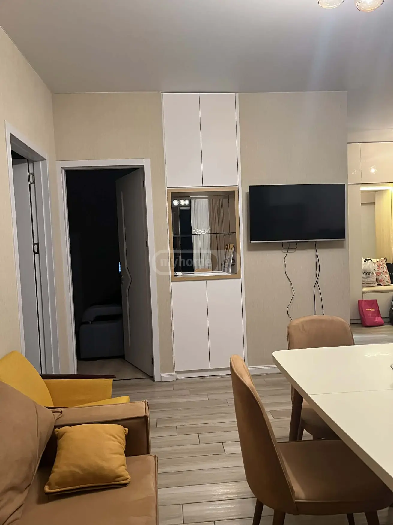  ქირავდება 3 ოთახიანი  ბინა საბურთალოზე  ანა პოლიტკოვსკაიას ქუჩაზე 