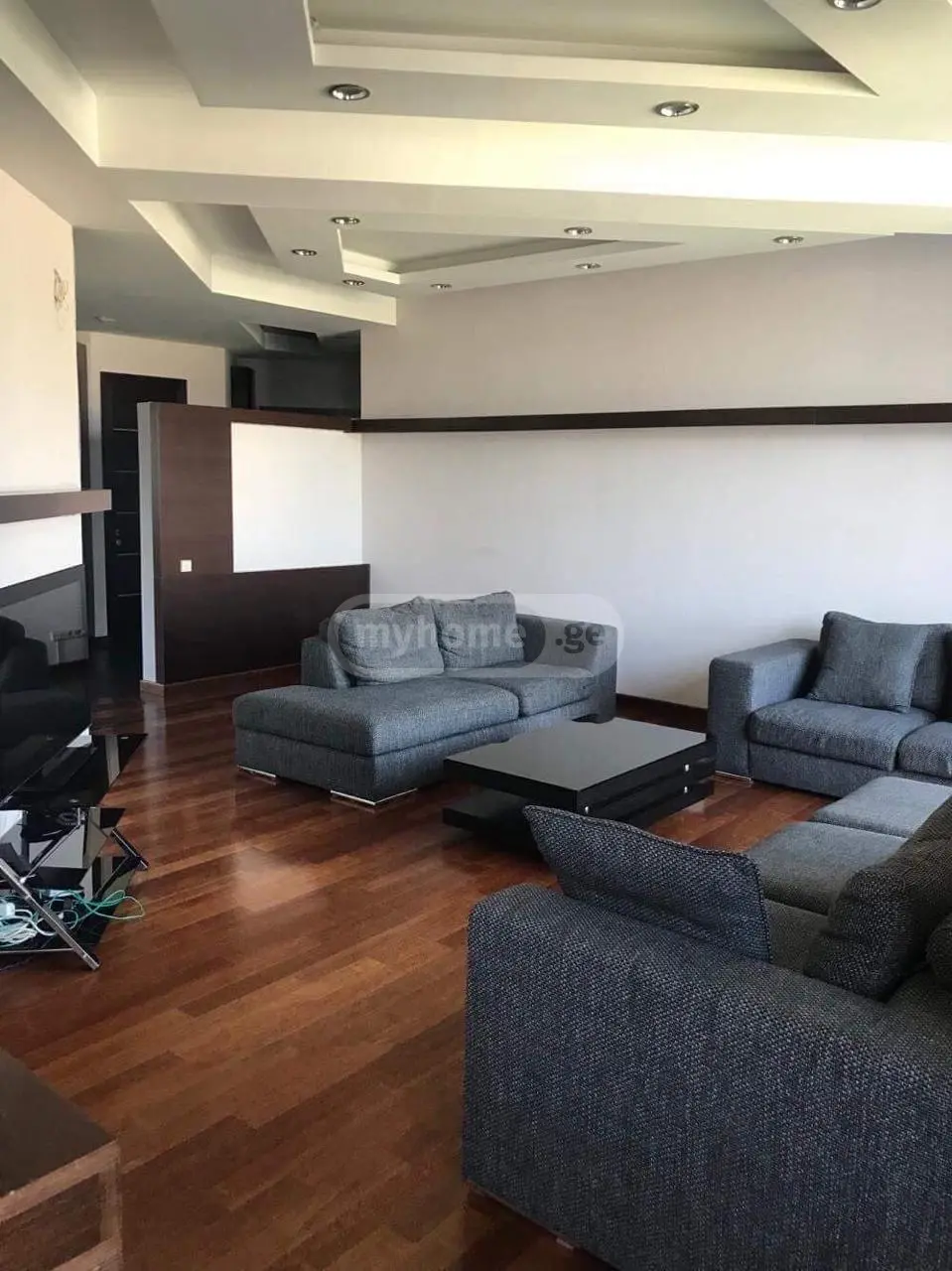  ქირავდება 3 ოთახიანი  ბინა საბურთალოზე  ალ. ყაზბეგის გამზირზე 