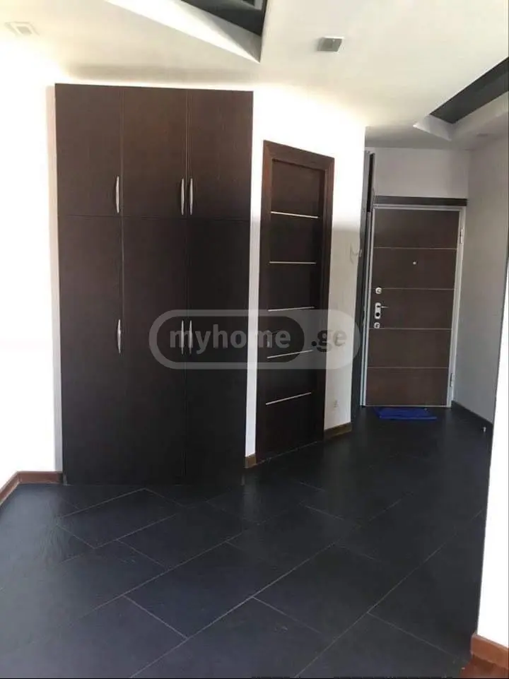  ქირავდება 3 ოთახიანი  ბინა საბურთალოზე  ალ. ყაზბეგის გამზირზე 