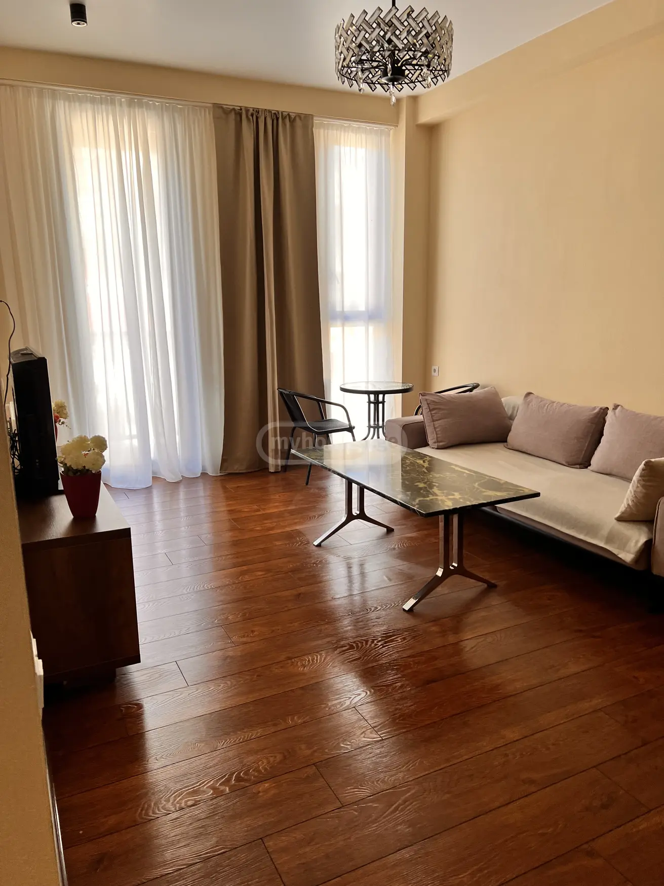  ქირავდება 3 ოთახიანი  ბინა ვაკეში  გიორგი დანელიას ქუჩაზე 