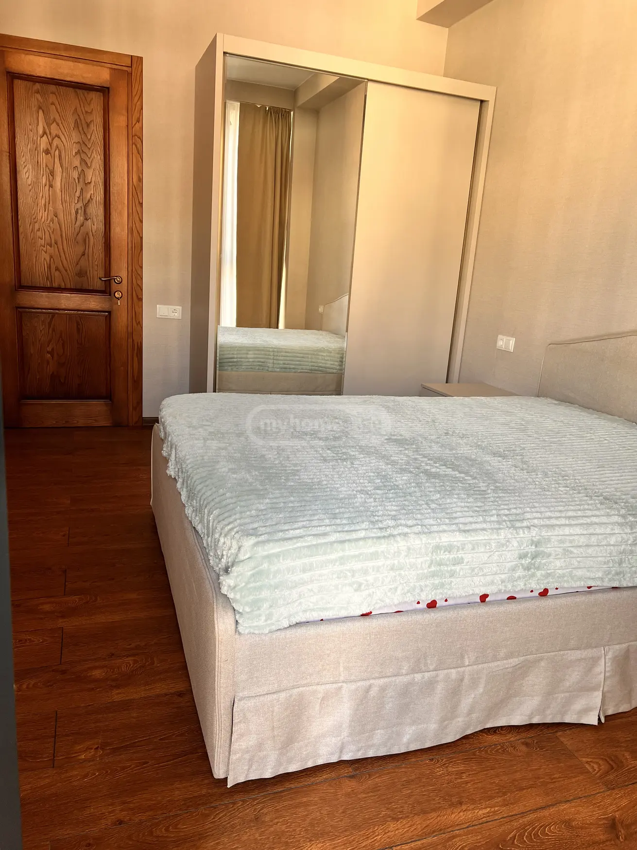  ქირავდება 3 ოთახიანი  ბინა ვაკეში  გიორგი დანელიას ქუჩაზე 