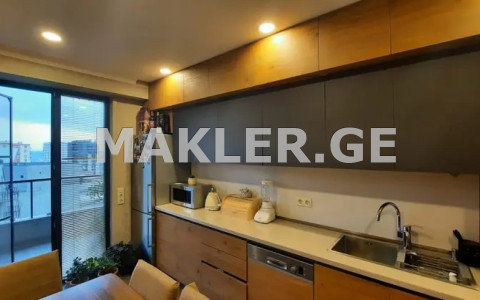  Продается 4 комнатная  Квартира в Ваке  на ул. Хомли 