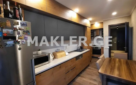  Продается 4 комнатная  Квартира в Ваке  на ул. Хомли 