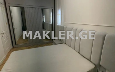  იყიდება 2 ოთახიანი  ბინა ვაკეში  პაატა დათუაშვილის ქუჩაზე 