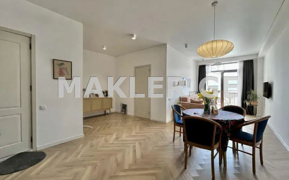  იყიდება 2 ოთახიანი  ბინა ელიაზე  საინგილოს ქუჩაზე 