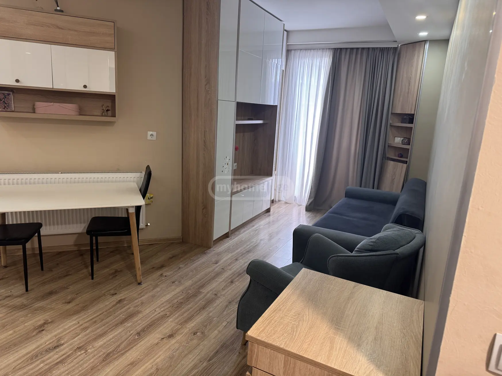  იყიდება 2 ოთახიანი  ბინა ნუცუბიძის პლატოზე  კაპანელის ქუჩაზე 