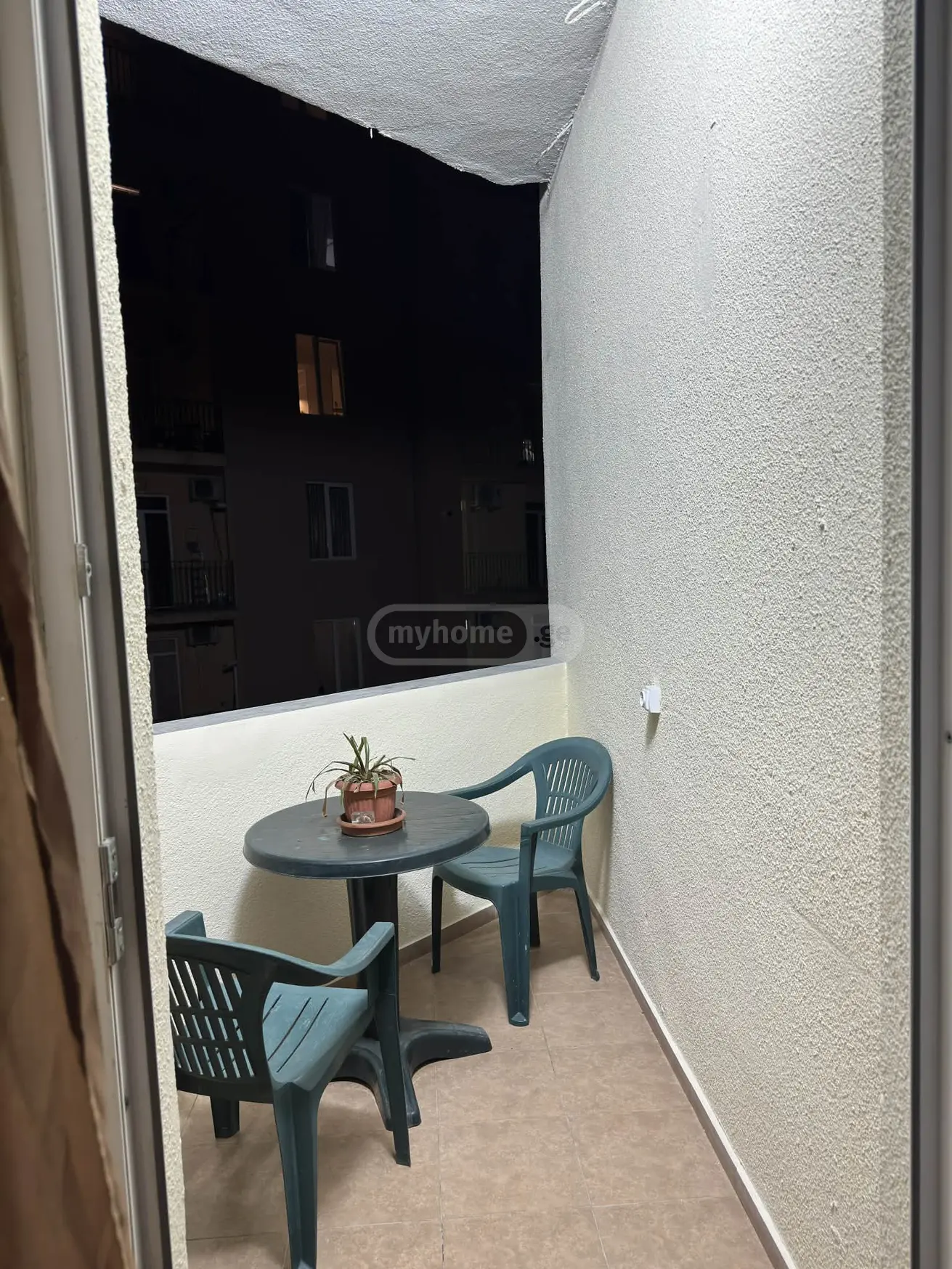  ქირავდება 4 ოთახიანი  ბინა საბურთალოზე  ნუცუბიძის ქუჩაზე 