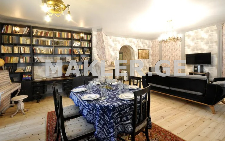  Satılık 7   Daire in Sololaki dist. (Old Tbilisi)  in A. Catholicos st. 