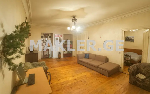  למכירה 3 חֶדֶר  דִירָה in Sololaki dist. (Old Tbilisi)  in Machabeli st. 