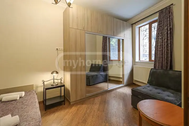  Сдаётся 2 комнатная  Квартира в Сололаки (Старый Тбилиси)  на ул. Куфтина 