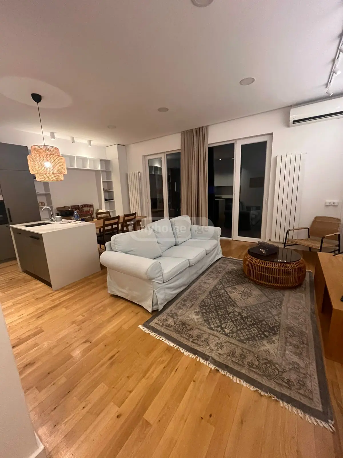  ქირავდება 3 ოთახიანი  ბინა საბურთალოზე  ანა პოლიტკოვსკაიას ქუჩაზე 