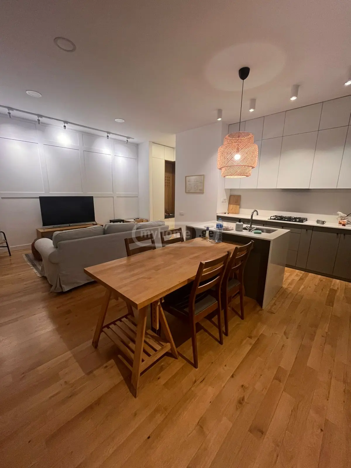  ქირავდება 3 ოთახიანი  ბინა საბურთალოზე  ანა პოლიტკოვსკაიას ქუჩაზე 