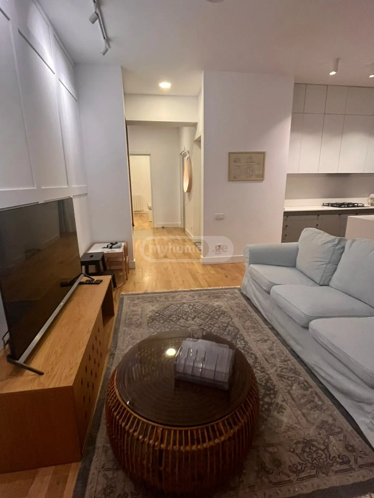  ქირავდება 3 ოთახიანი  ბინა საბურთალოზე  ანა პოლიტკოვსკაიას ქუჩაზე 