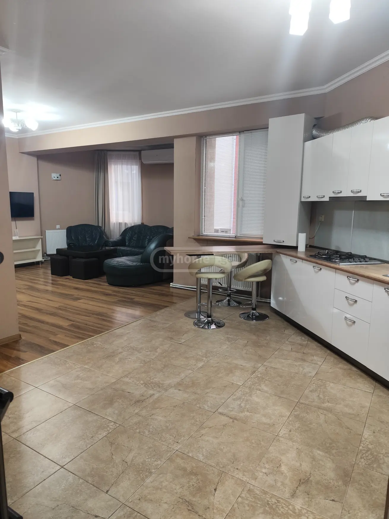  ქირავდება 3 ოთახიანი  ბინა საბურთალოზე  ბერბუკის ქუჩაზე 