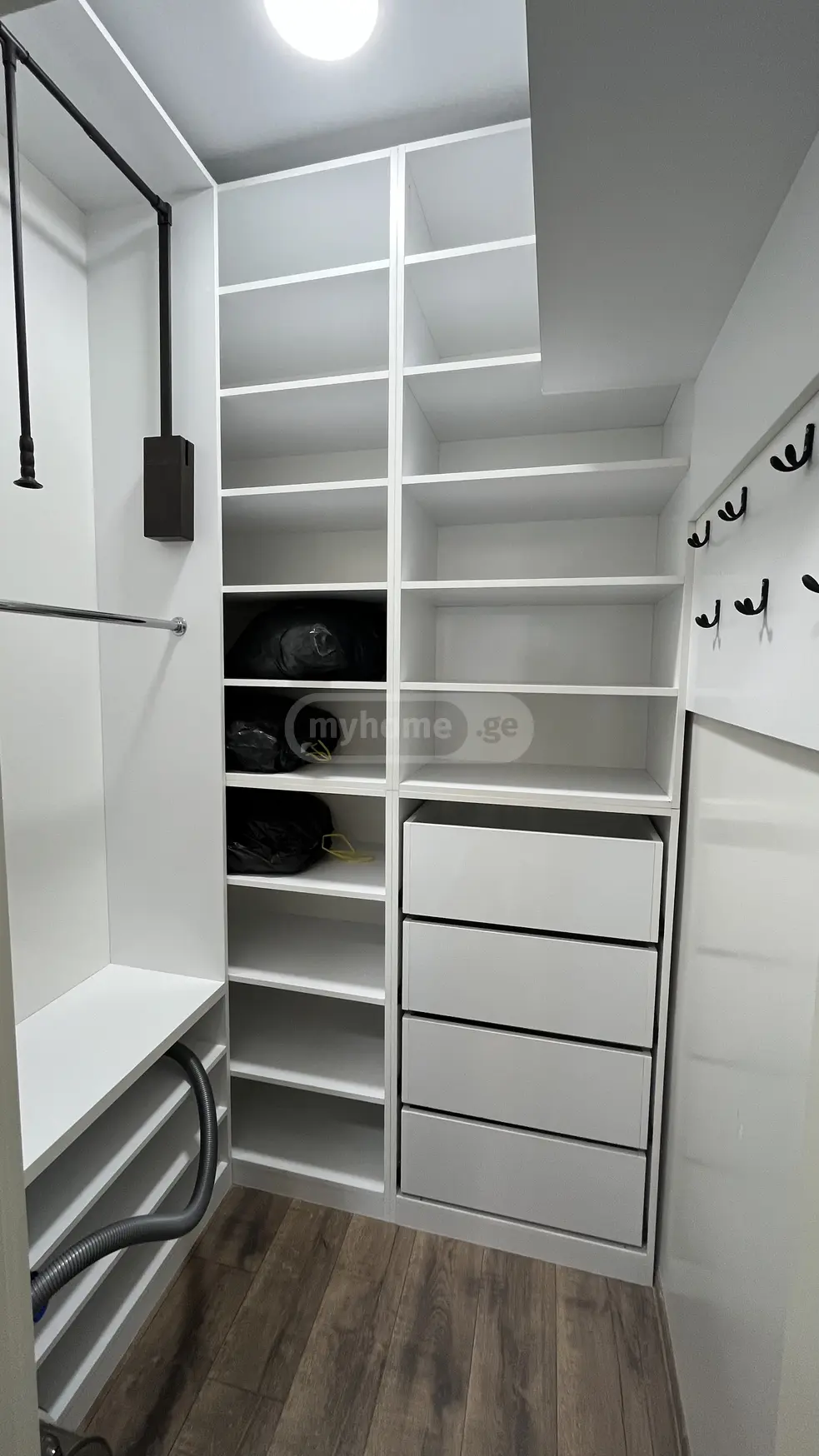  ქირავდება 3 ოთახიანი  ბინა საბურთალოზე  ანა პოლიტკოვსკაიას ქუჩაზე 