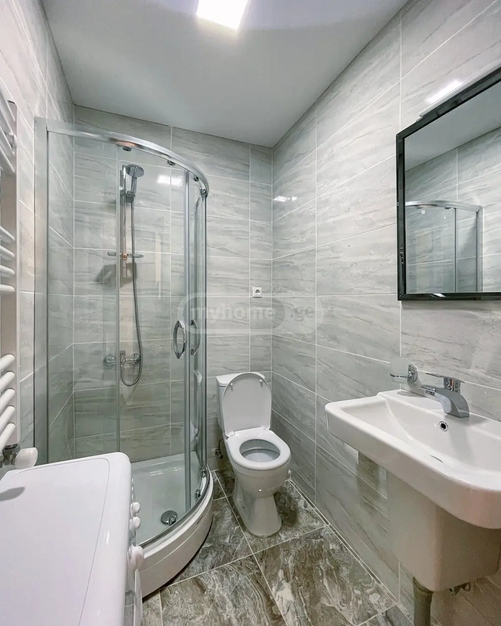  Сдаётся 2 комнатная  Квартира на Мтацминда  (Старый Тбилиси)  на ул. Атонели 