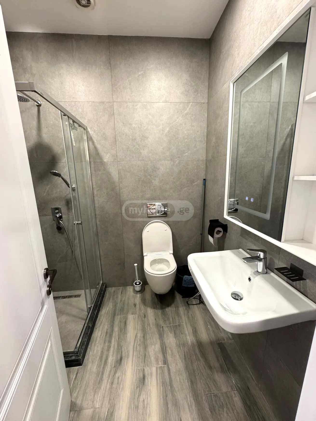  Сдаётся 2 комнатная  Квартира в Сабуртало