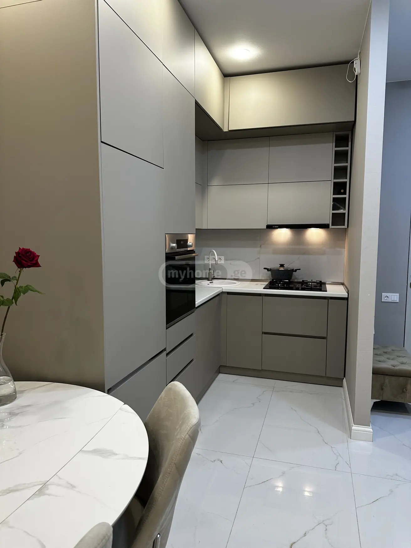  ქირავდება 2 ოთახიანი  ბინა საბურთალოზე  გელოვანის გამზირზე 