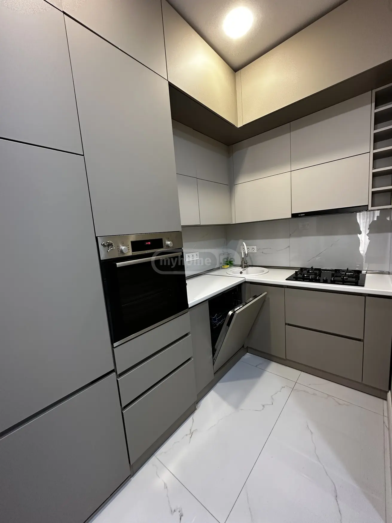  ქირავდება 2 ოთახიანი  ბინა საბურთალოზე  გელოვანის გამზირზე 