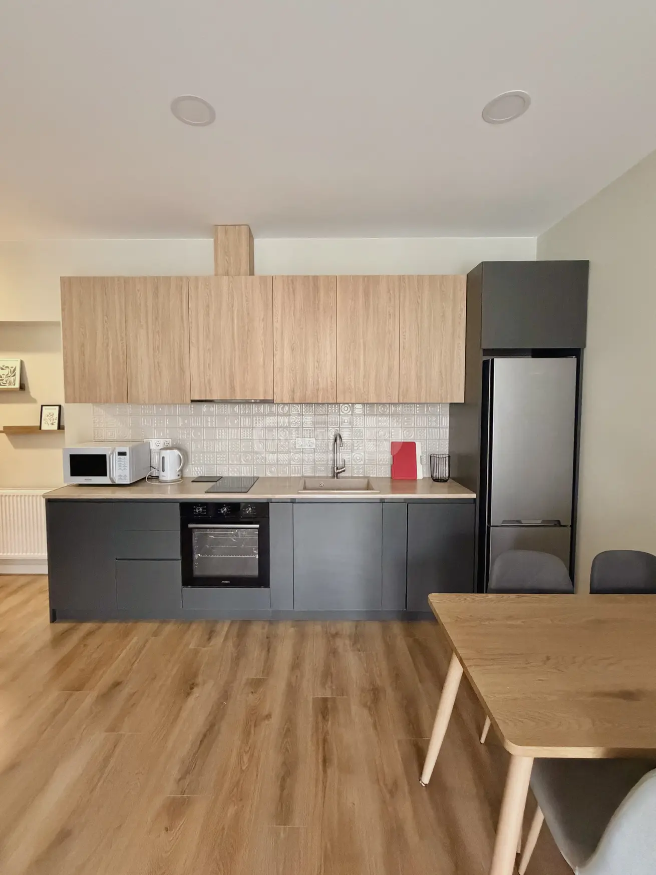  ქირავდება 2 ოთახიანი  ბინა საბურთალოზე  ანჯაფარიძე ზ. II შესში 