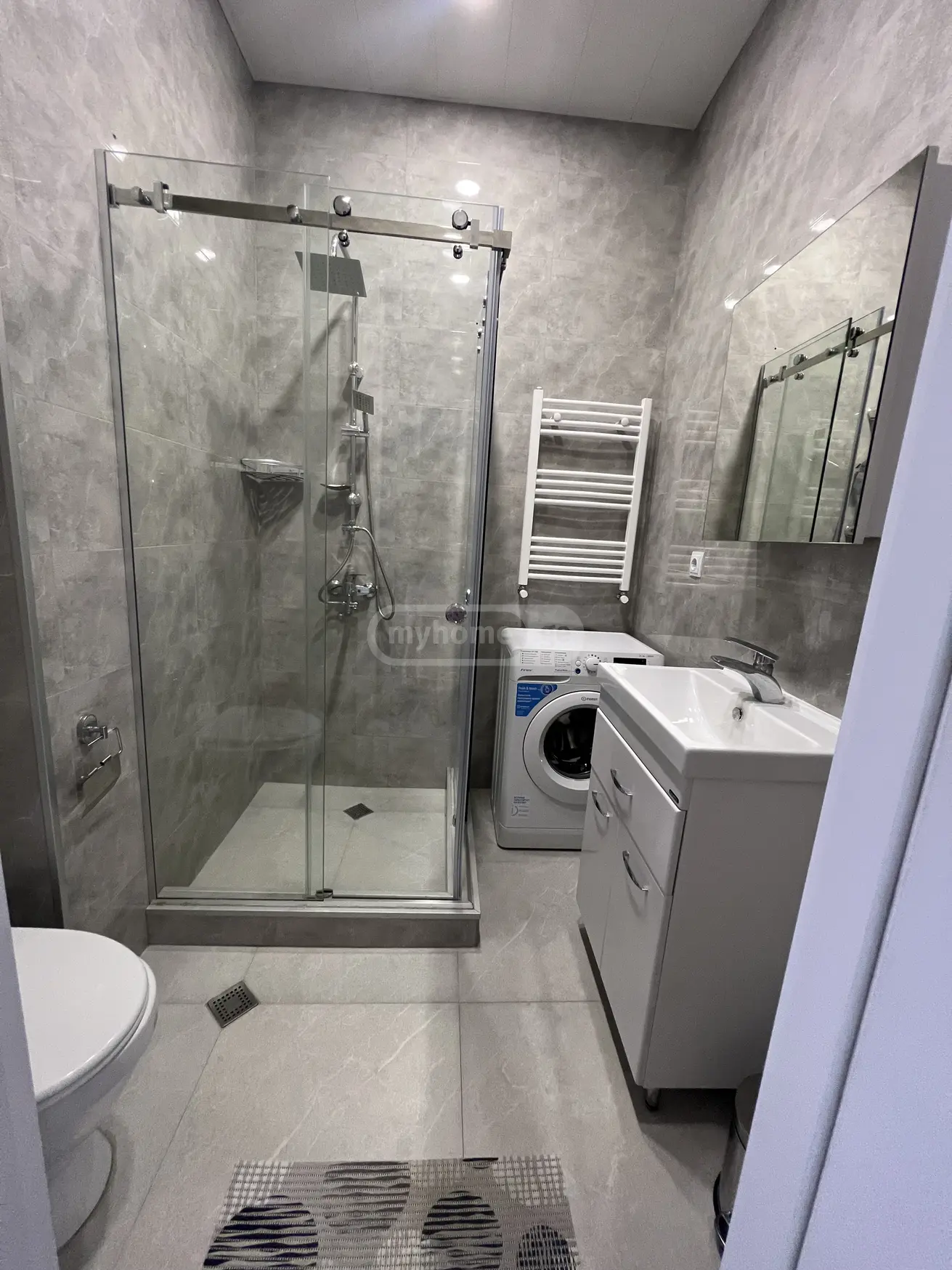  ქირავდება 2 ოთახიანი  ბინა საბურთალოზე  გურამ ფანჯიკიძის ქუჩაზე 