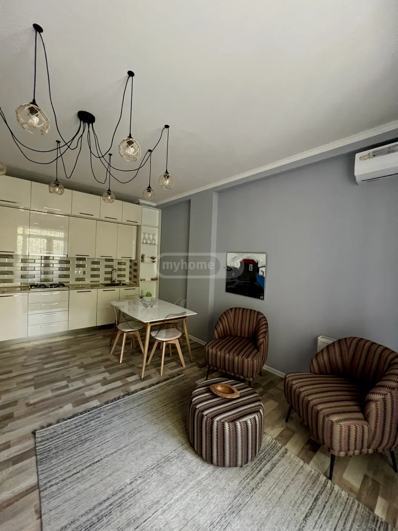  ქირავდება 2 ოთახიანი  ბინა საბურთალოზე  გურამ ფანჯიკიძის ქუჩაზე 