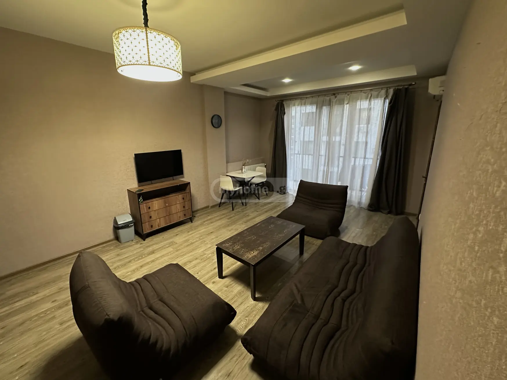  ქირავდება 2 ოთახიანი  ბინა საბურთალოზე  მიცკევიჩის ქუჩაზე 