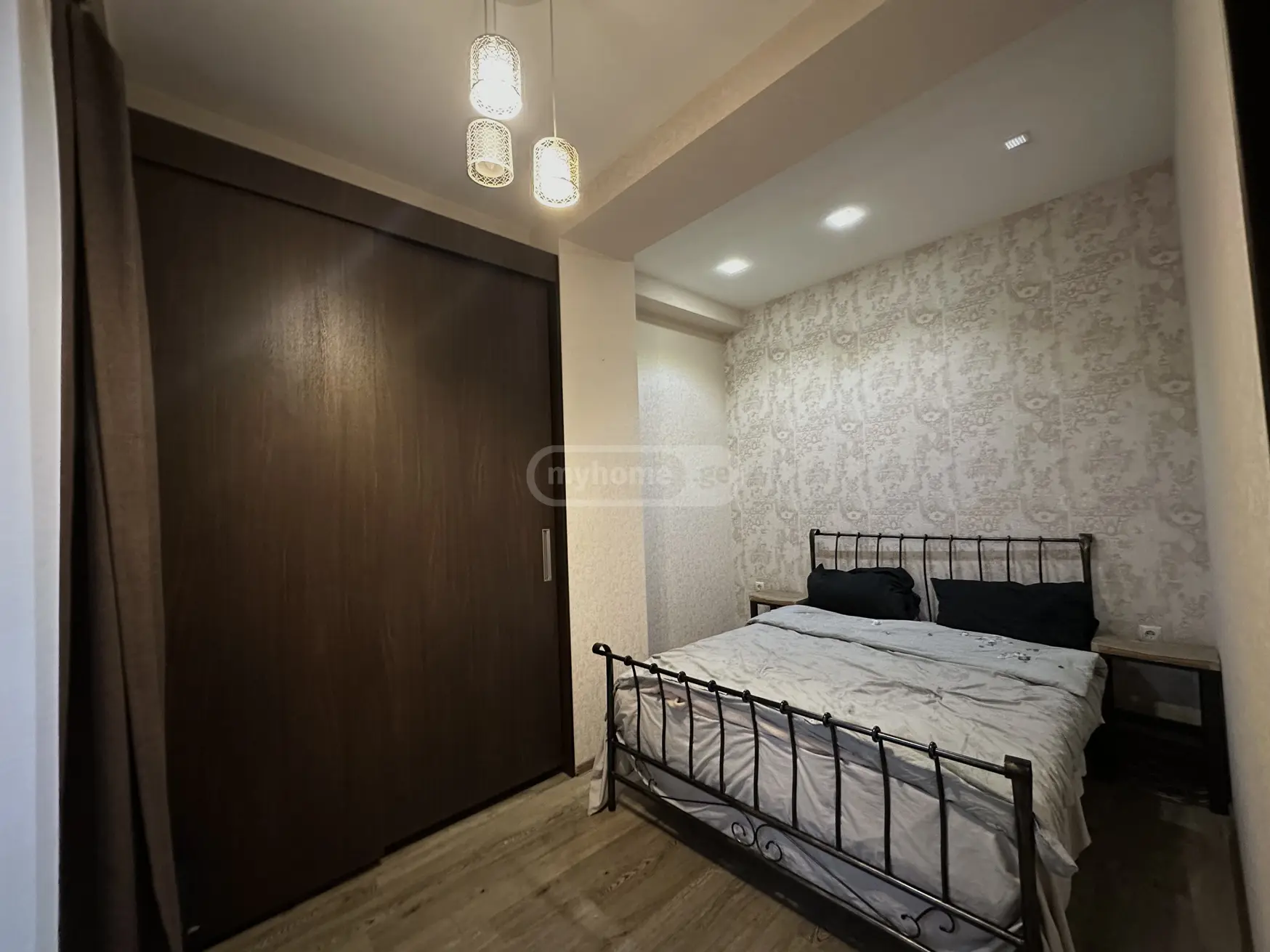  ქირავდება 2 ოთახიანი  ბინა საბურთალოზე  მიცკევიჩის ქუჩაზე 