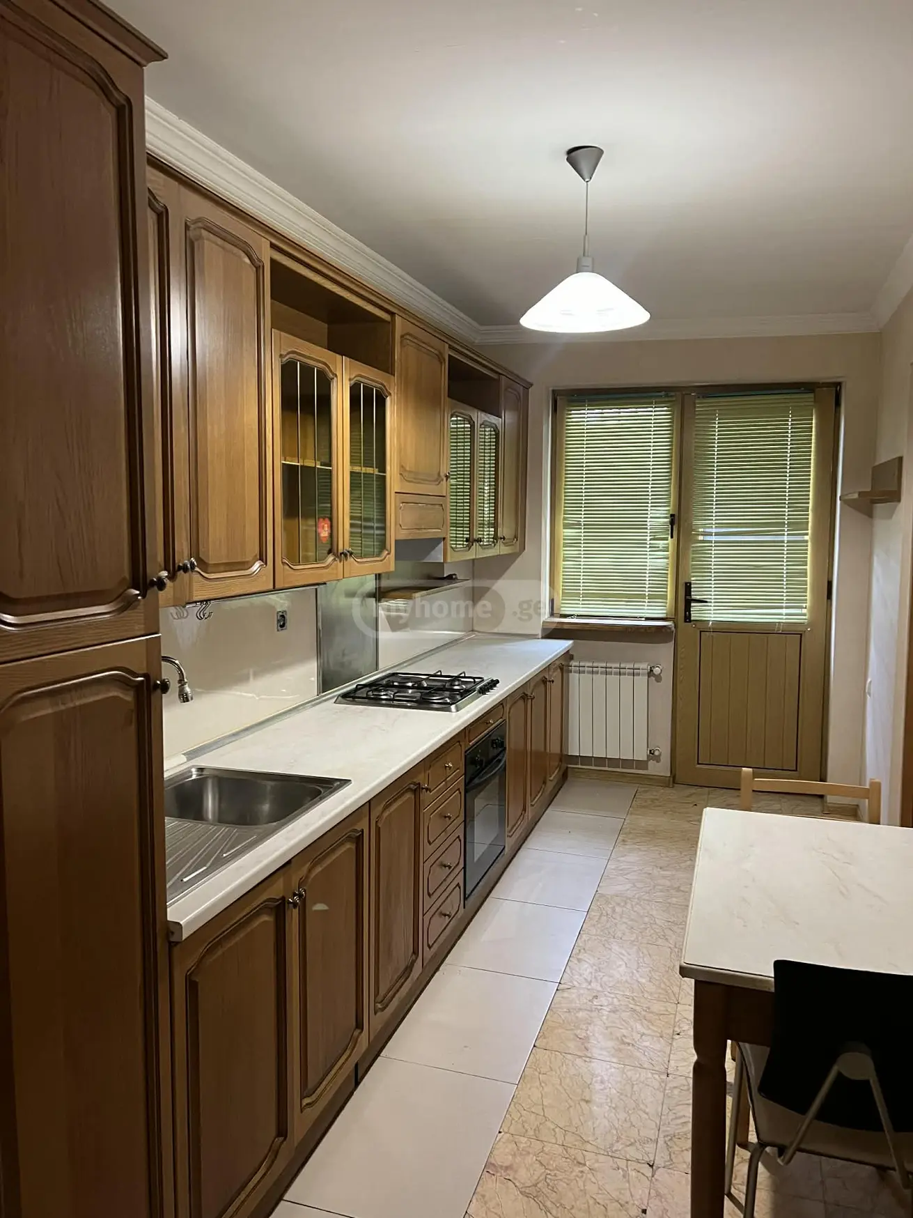  ქირავდება 4 ოთახიანი  ბინა საბურთალოზე  გაგარინის ქუჩაზე 