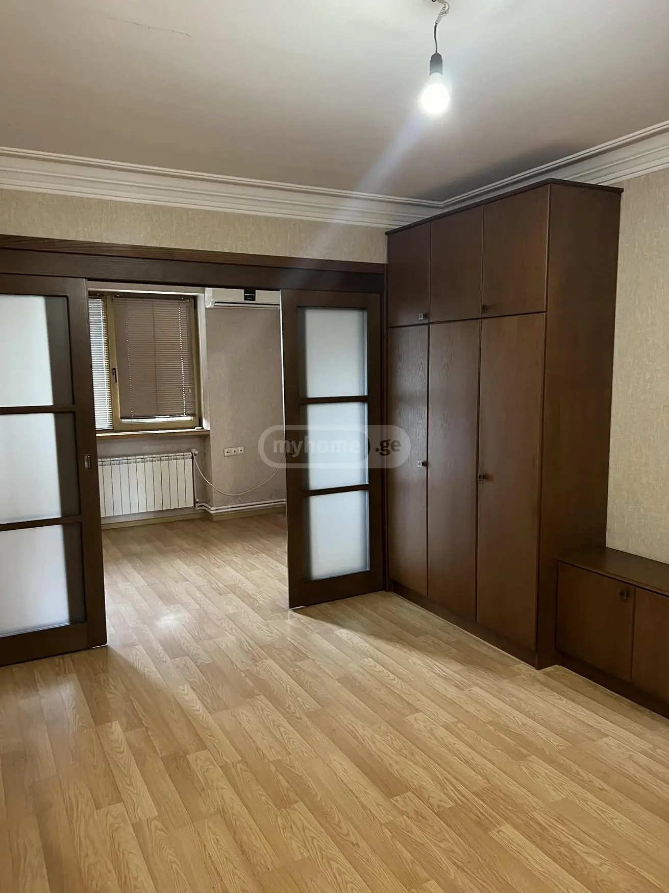  ქირავდება 4 ოთახიანი  ბინა საბურთალოზე  გაგარინის ქუჩაზე 