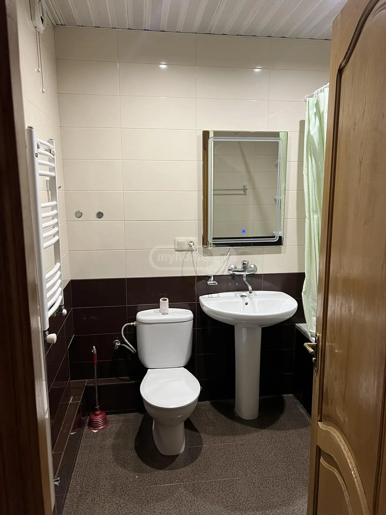  ქირავდება 4 ოთახიანი  ბინა საბურთალოზე  გაგარინის ქუჩაზე 