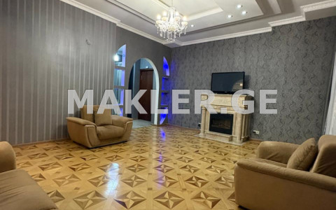  იყიდება 3 ოთახიანი  ბინა ვაკეში  ყიფშიძის ქუჩაზე 