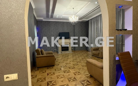  იყიდება 3 ოთახიანი  ბინა ვაკეში  ყიფშიძის ქუჩაზე 