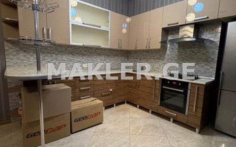  იყიდება 3 ოთახიანი  ბინა ვაკეში  ყიფშიძის ქუჩაზე 