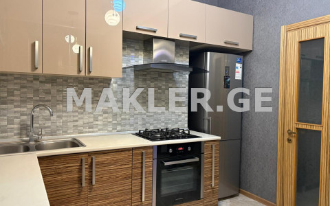  იყიდება 3 ოთახიანი  ბინა ვაკეში  ყიფშიძის ქუჩაზე 