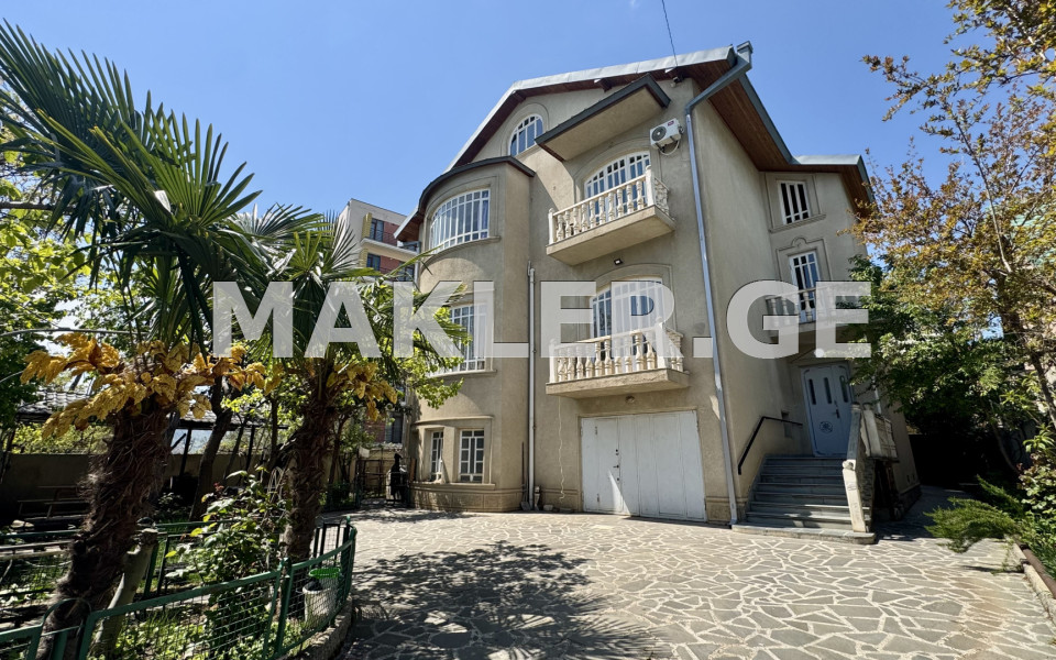  Kiralık 250 m²  Villa in Isani dist.  in Amirejibi st. 