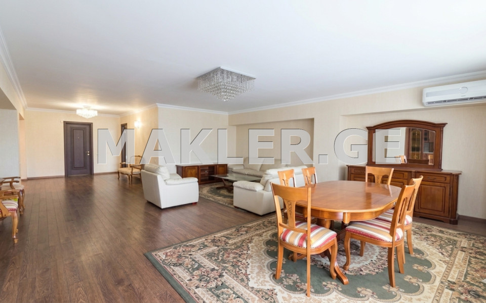  Продается 3 комнатная  Квартира в Сабуртало  на ул. П. Иоселиани 