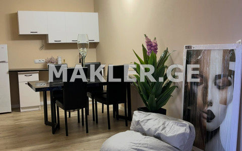  იყიდება 220 m² ფართობის საკუთარი სახლი თბილისის ზღვაზე