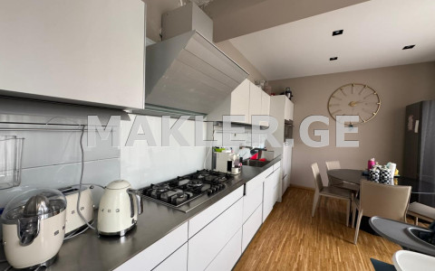  For Sale 5 room  Apartment in Vake dist.  in Paliashvili st. 
