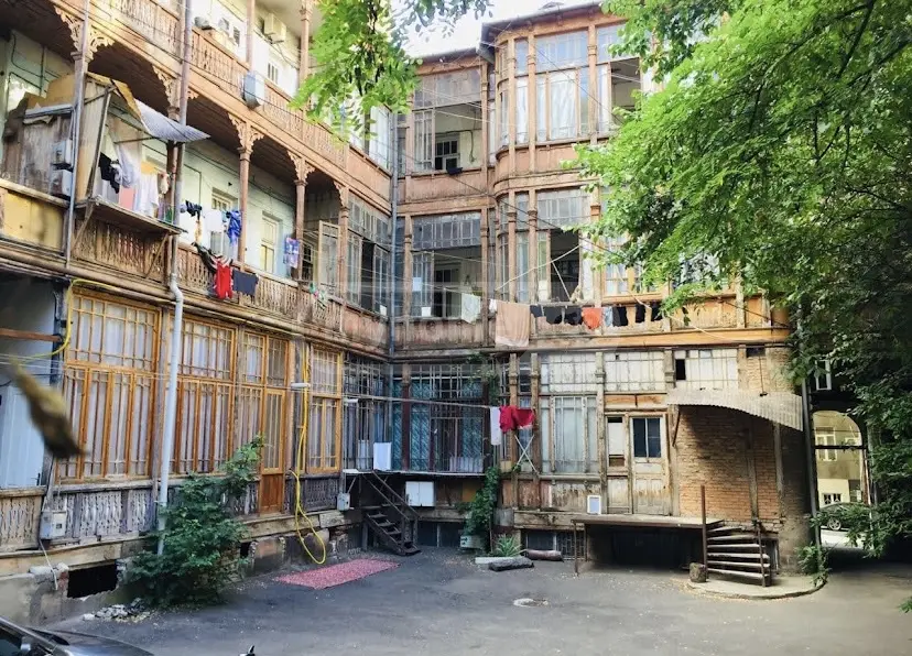  Satılık 2   Daire in Sololaki dist. (Old Tbilisi)  in L. Asatiani st. 