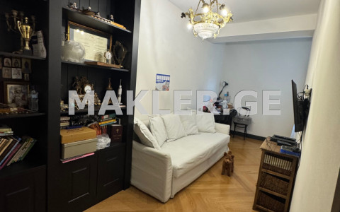  Продается 4 комнатная  Квартира в Ваке  на ул. Шроша 