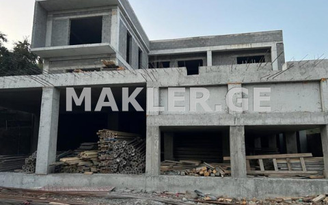  იყიდება 700 m² ფართობის საკუთარი სახლი ოქროყანაში