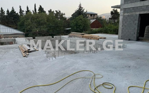  იყიდება 700 m² ფართობის საკუთარი სახლი ოქროყანაში
