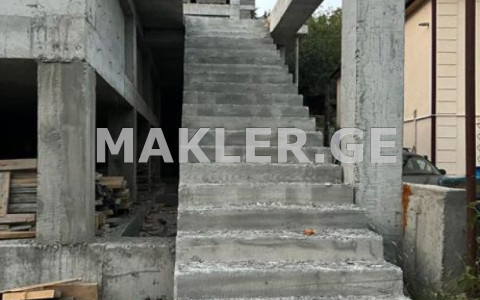  იყიდება 700 m² ფართობის საკუთარი სახლი ოქროყანაში