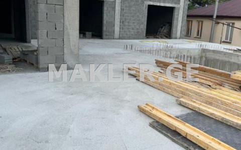  იყიდება 700 m² ფართობის საკუთარი სახლი ოქროყანაში