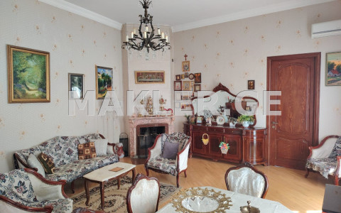  Satılık 4   Daire in Sololaki dist. (Old Tbilisi)  in Iashvili st. 