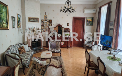  Satılık 4   Daire in Sololaki dist. (Old Tbilisi)  in Iashvili st. 